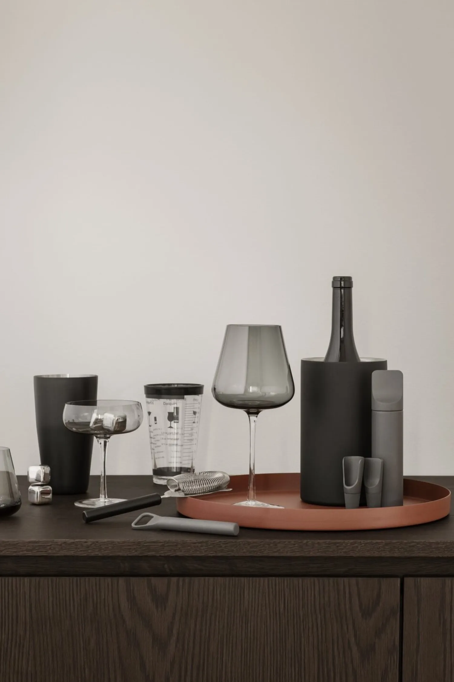 - Decanting Wine Pourer - Magnet - ILO*Blomus Hot