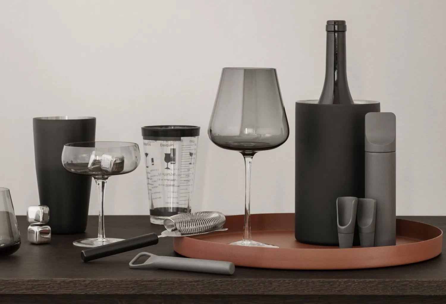 - Decanting Wine Pourer - Magnet - ILO*Blomus Hot