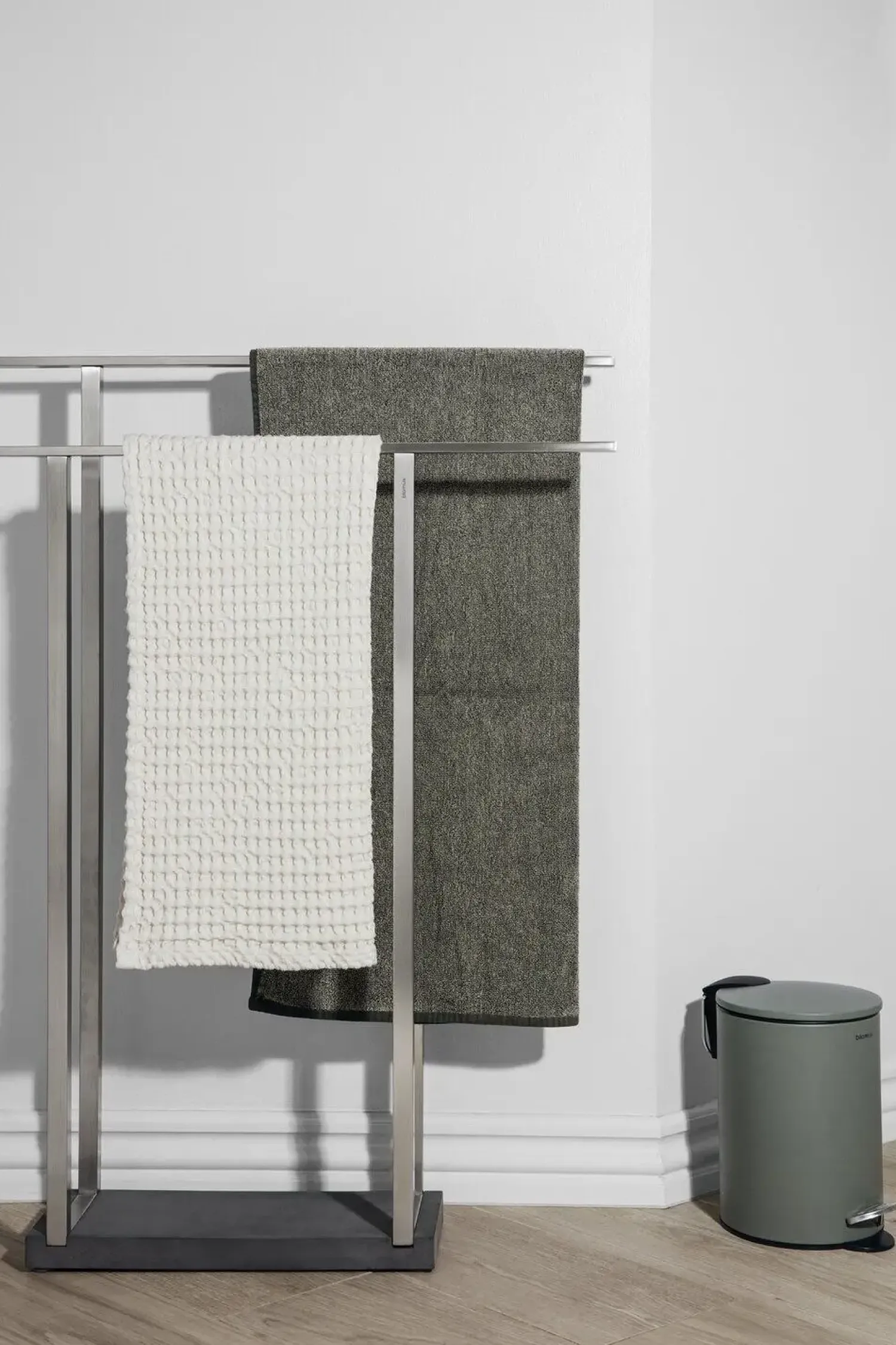 - Pedal Bin - Taupe - TUBO*Blomus Outlet