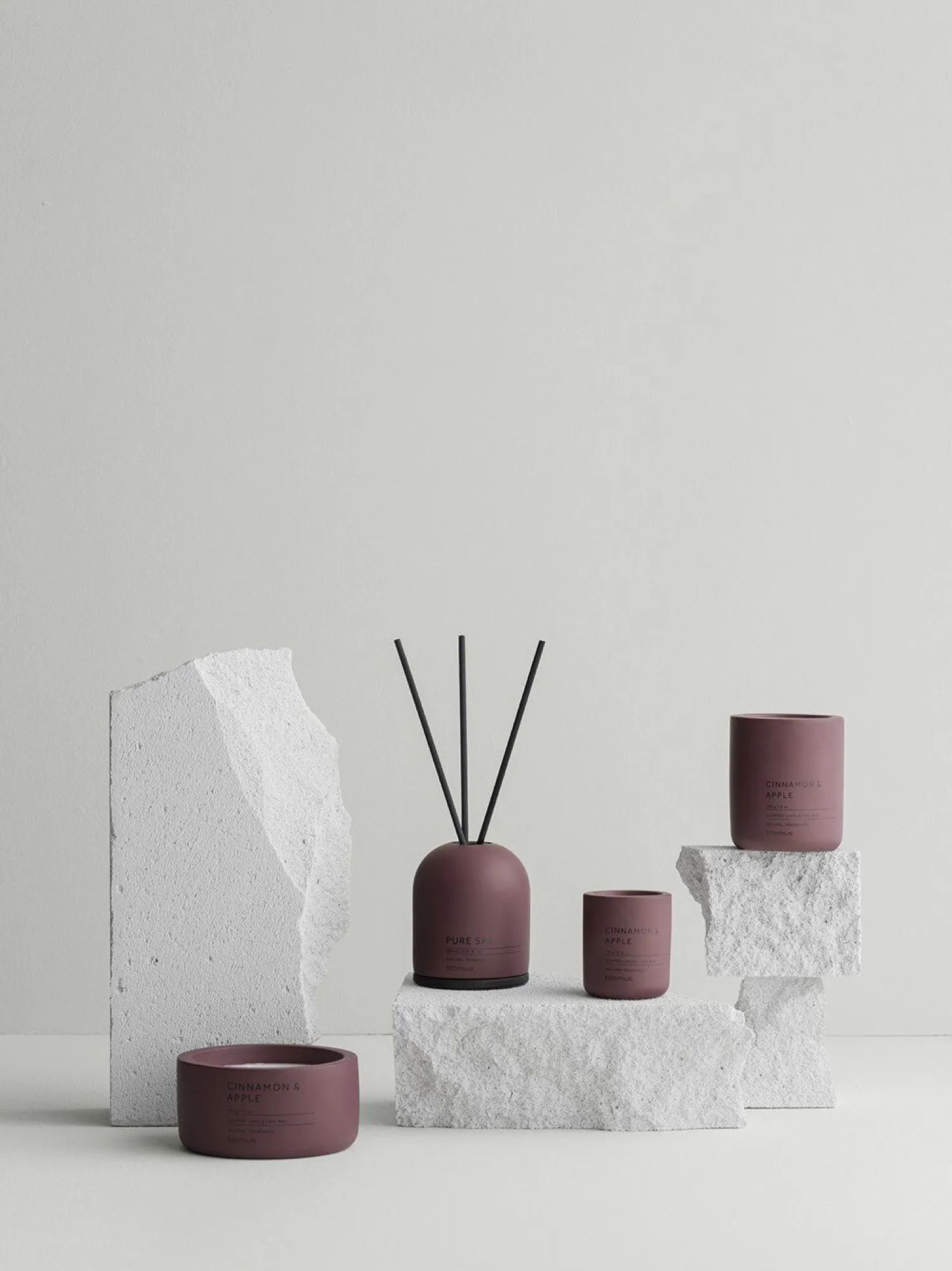 - Scented Candle - Cinnamon & Apple - Port - FRAGA*Blomus Hot