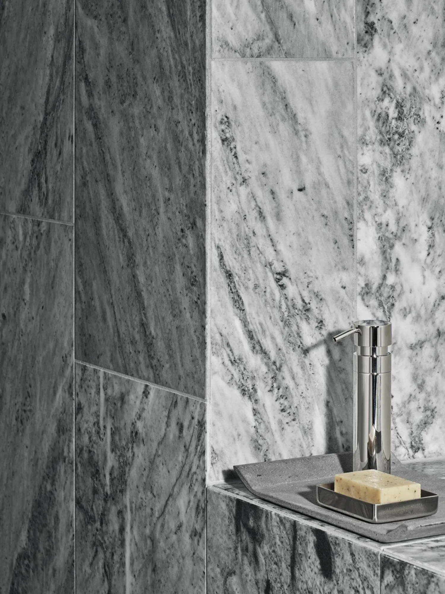 - Soap Dispenser - polished - NEXIO*Blomus Outlet