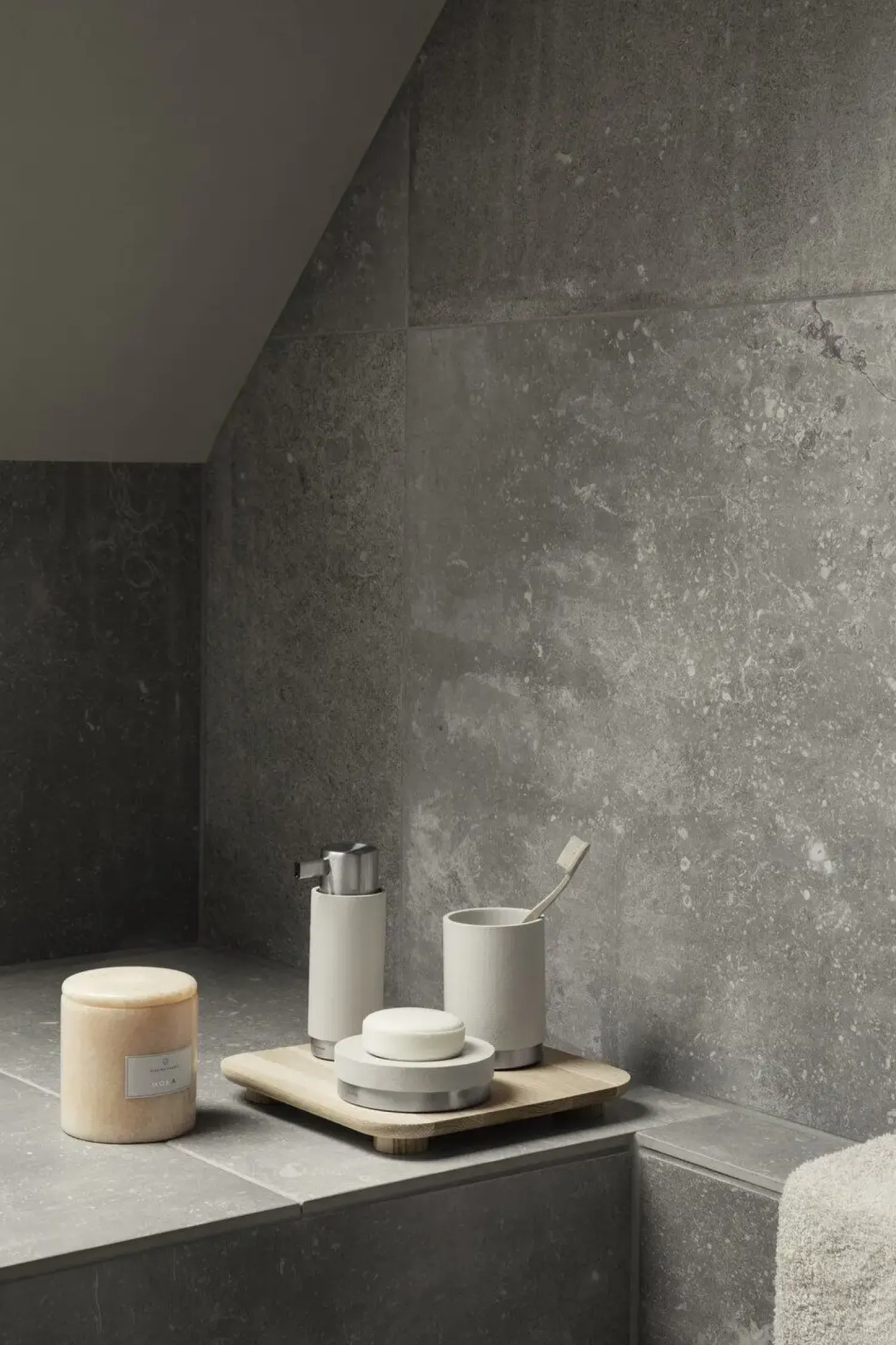 sæbedispenser - ARA sæbedispenser i hvid^Blomus Discount