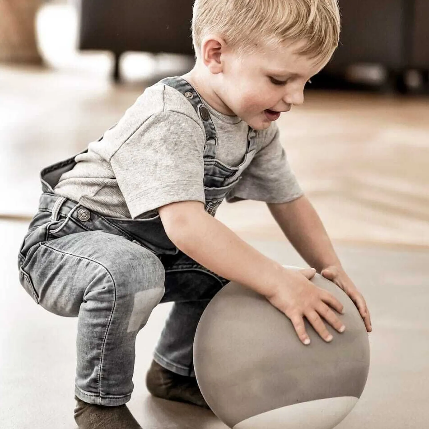 - Bold 23 cm Grey^bObles Clearance