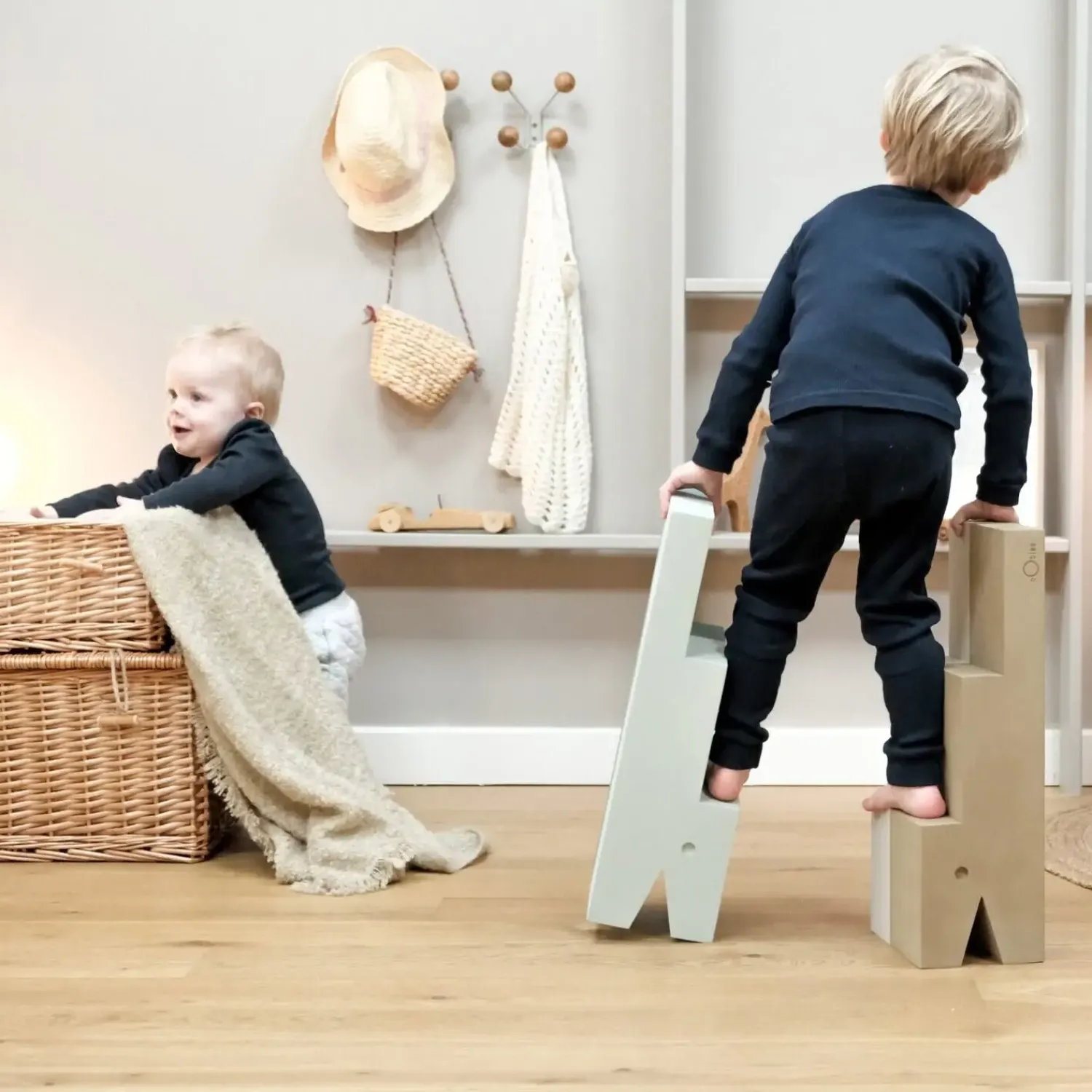 - Krokodille M Sand grey^bObles New