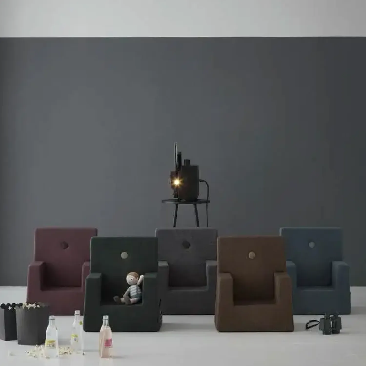 Børnestol fra - bluegrey w. grey button*By KlipKlap New