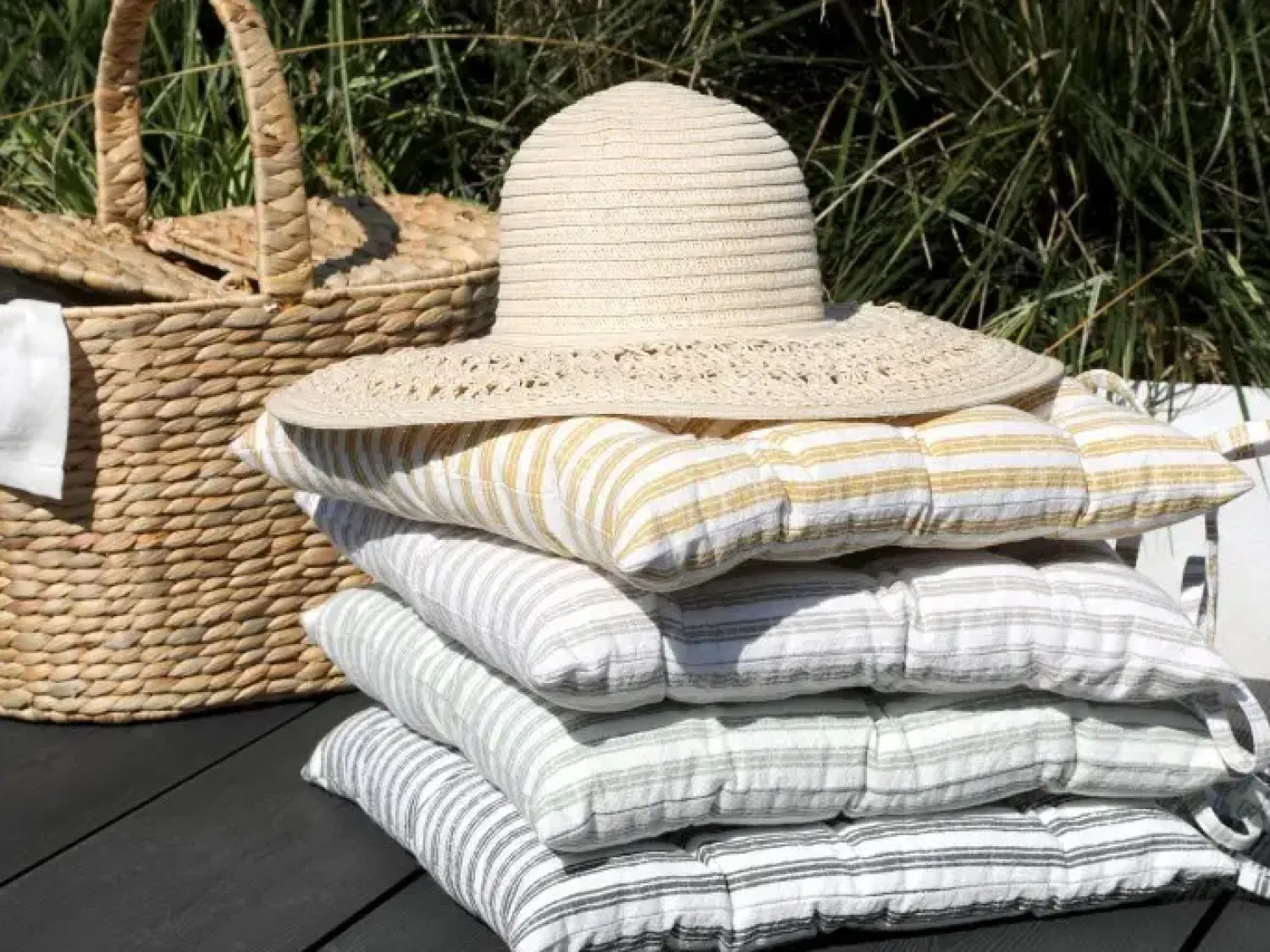 - Nimes Box hynde med striber og bindebånd - støvet grøn^Chic Antique Best