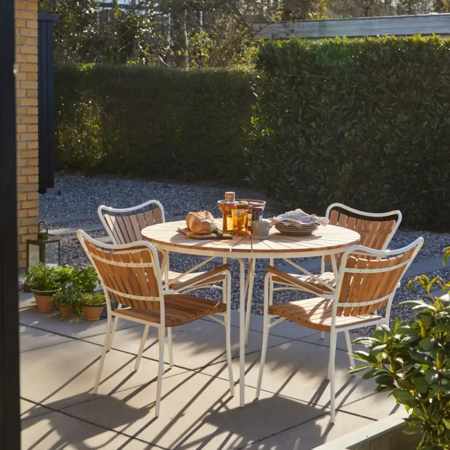 - Havebord - Ellen bord Ø110cm hvid/teak*Cinas