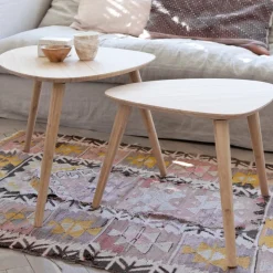 - Noble indskudsborde i bambus bestående af to borde*Cinas Best