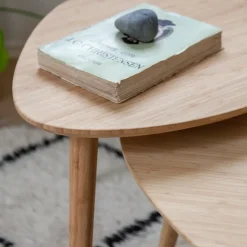 - Noble indskudsborde i bambus bestående af to borde*Cinas Best