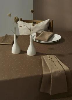 - Confetti Damask Table Cloth 150x300 cm - Valnød^Compliments Hot