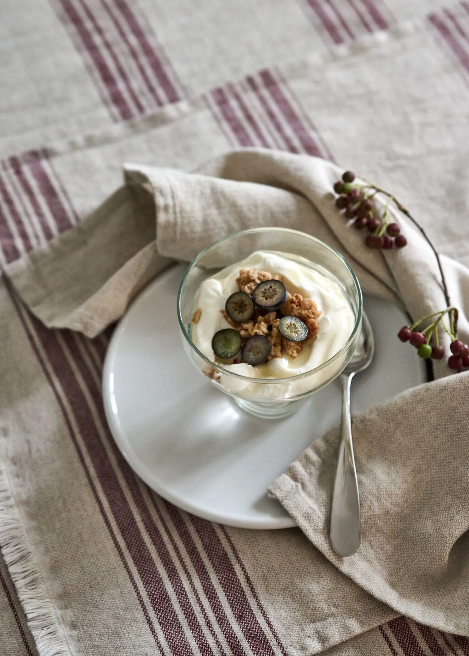 - Dug - Arles Table Cloth 150x250 cm - Plum*Compliments