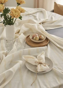 - Dug - Brise Table Cloth 200x200 cm - Gul^Compliments Best