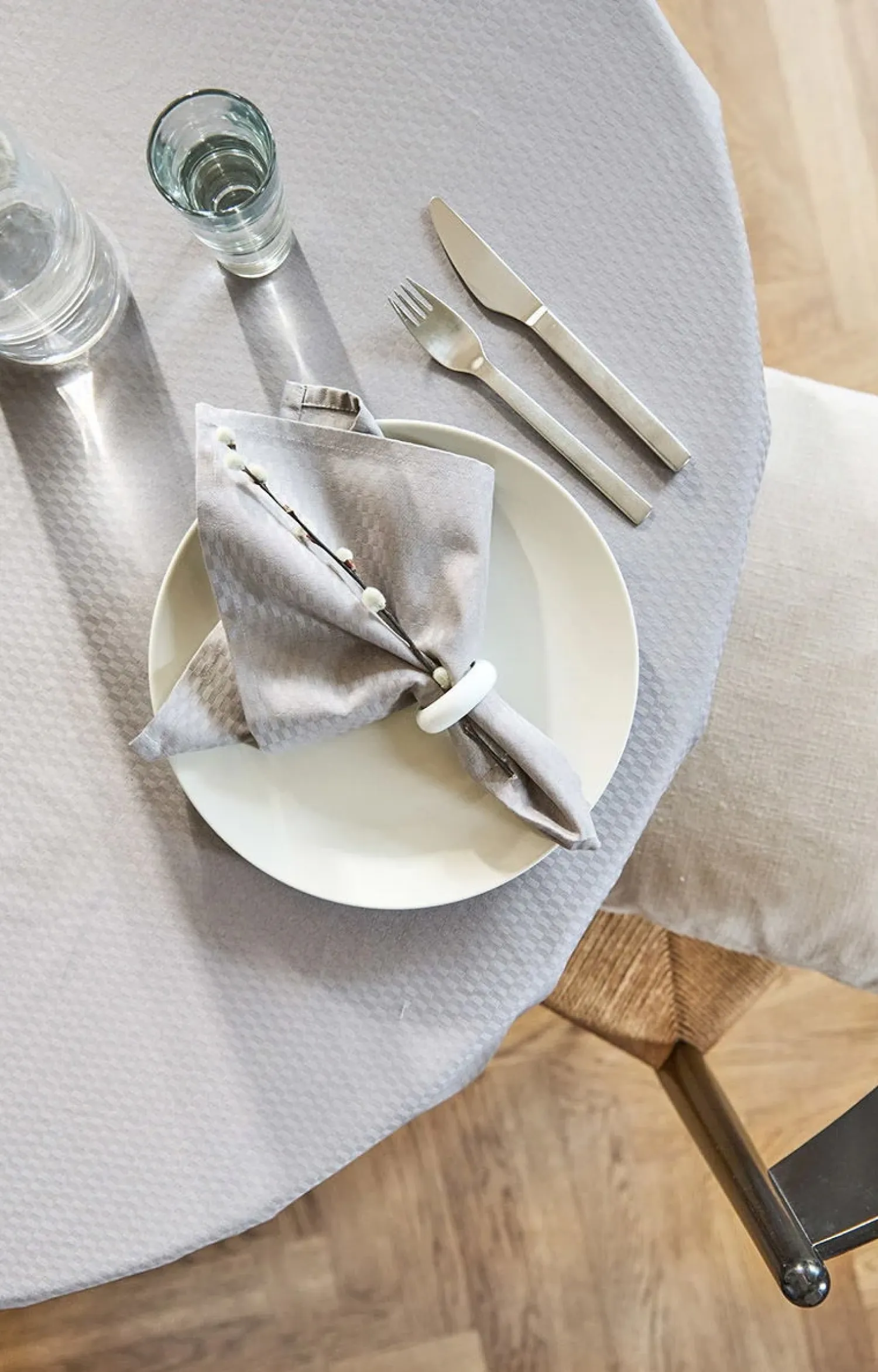 - Dug - Tile Damask Table Cloth dia. 200 cm - Sølv grå*Compliments Clearance