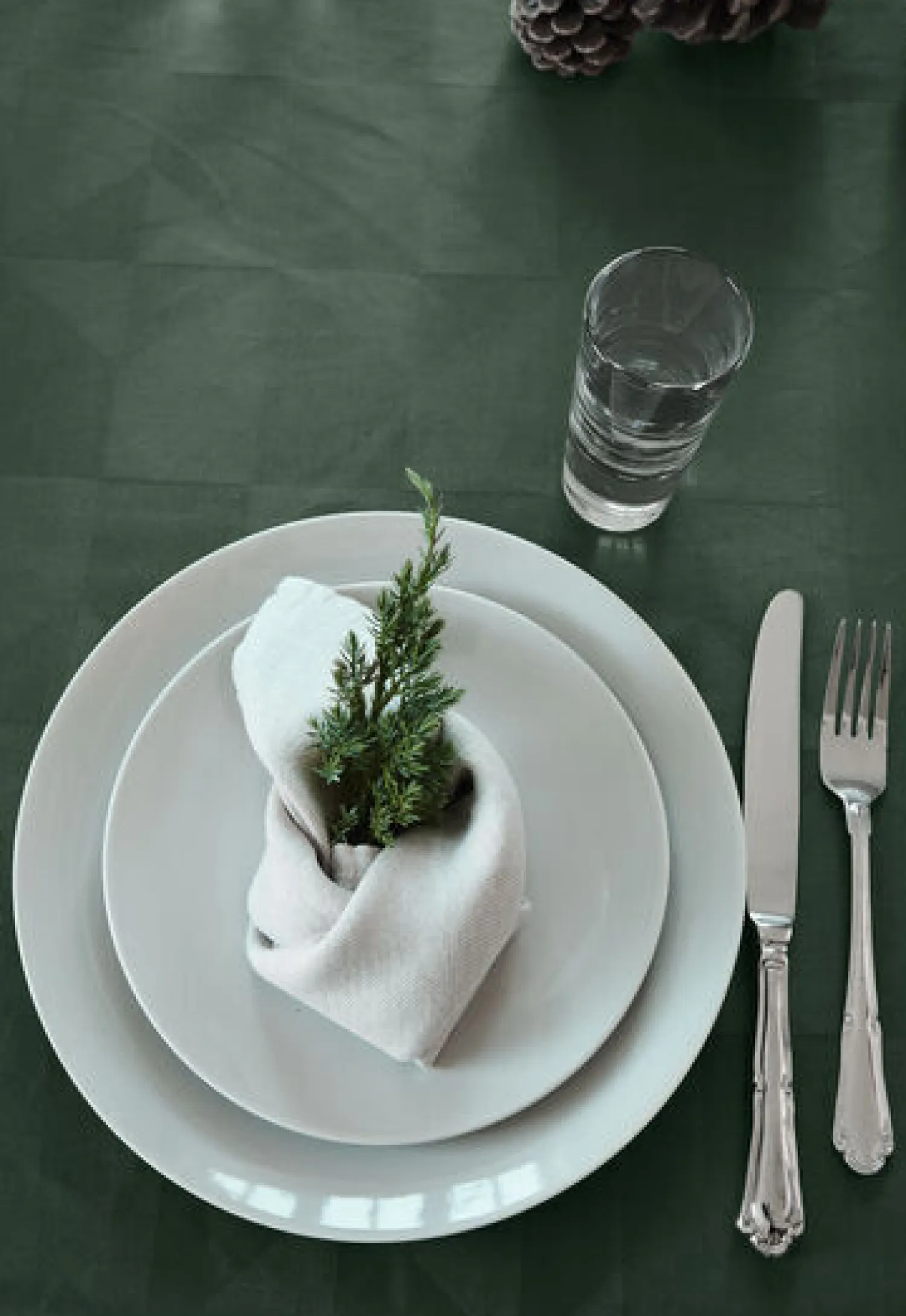 - Dug - Wind Damask 140x180 cm - Skovgrøn*Compliments Discount