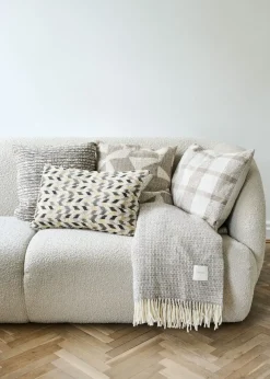 - Plaid - Nest Throw 140x200 cm - Grå*Compliments