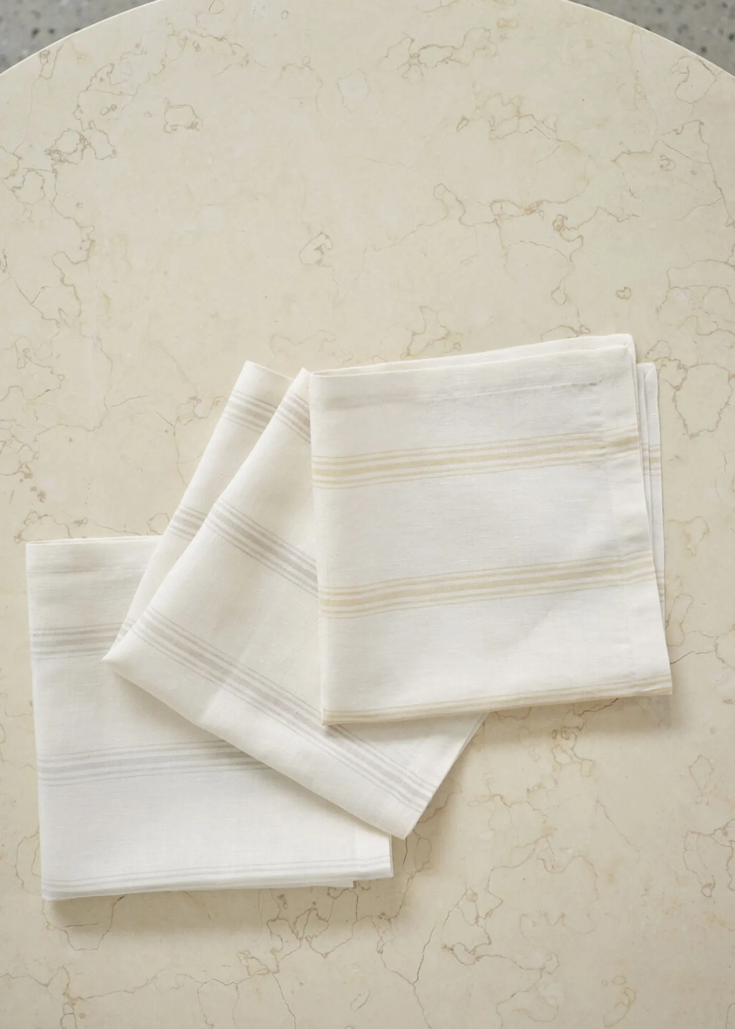 - Serviet - Brise Napkin 45x45 cm - 4 pack - Gul*Compliments Outlet