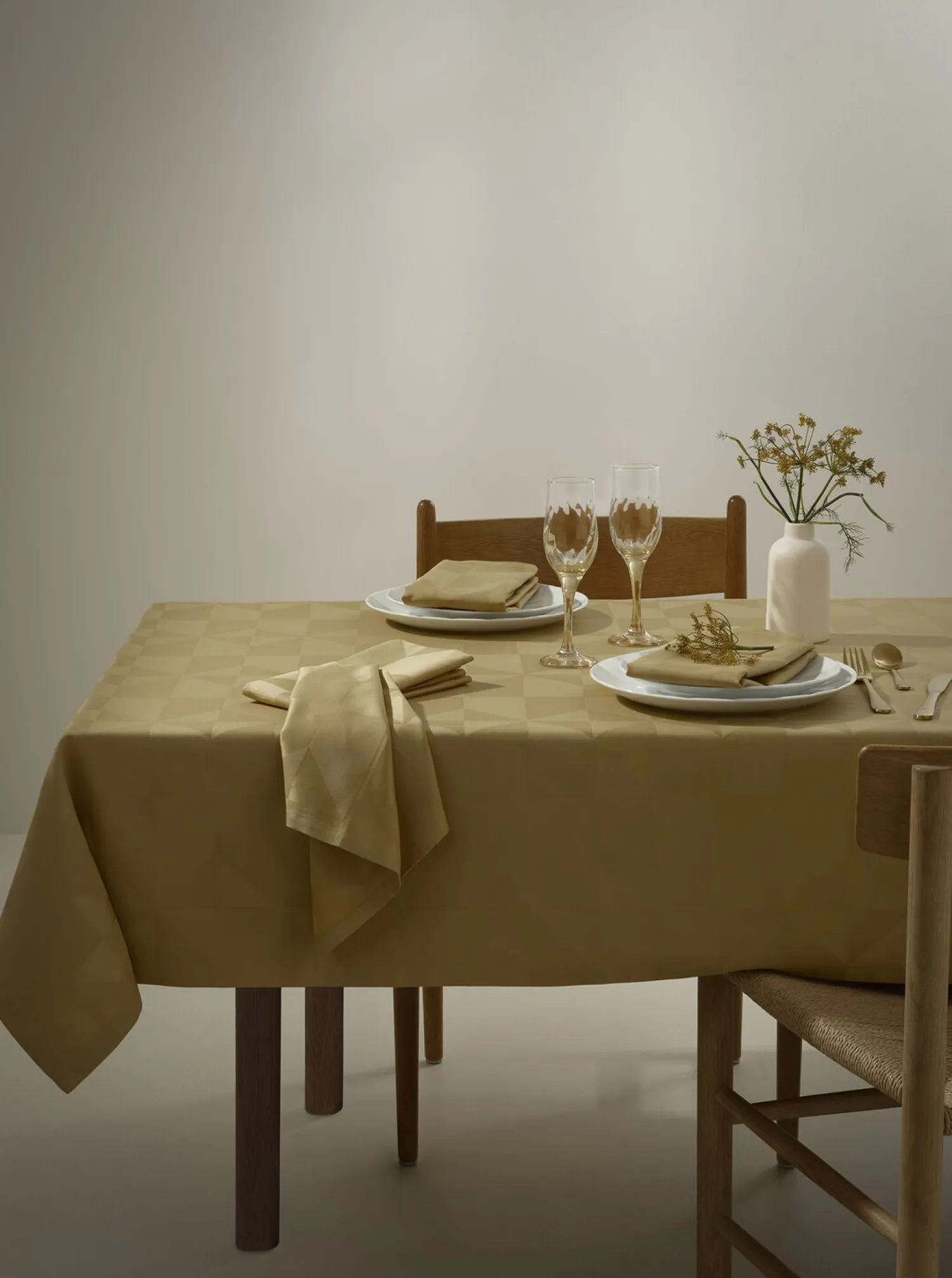 - Wind Damask Table Cloth dia. 200 cm - Messing*Compliments Discount