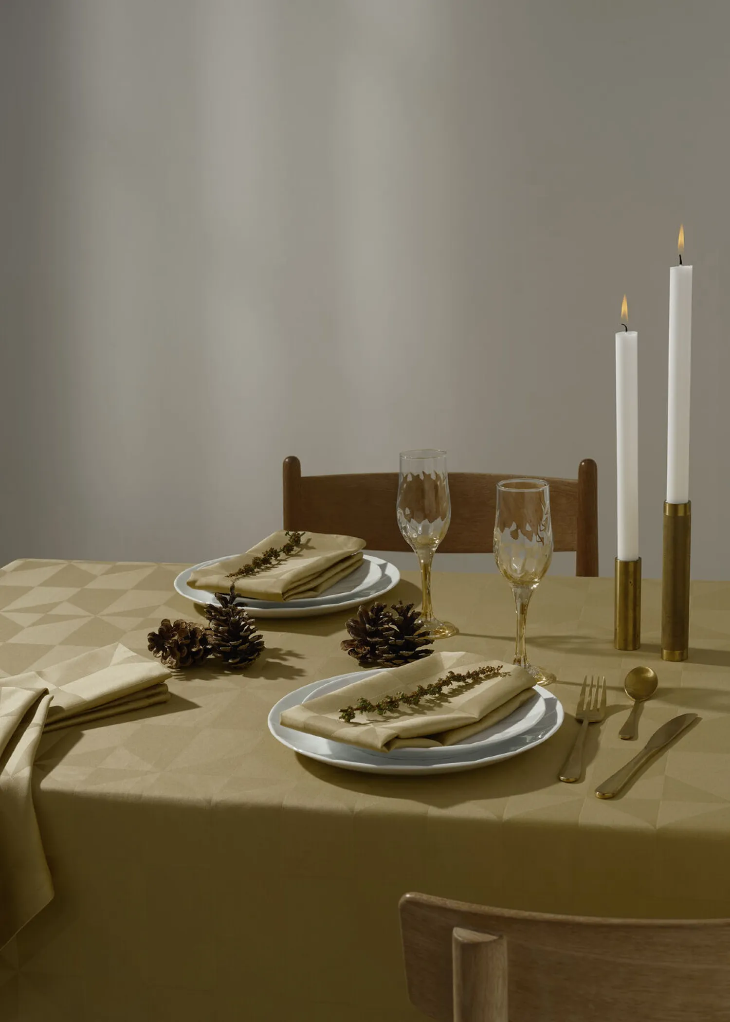 - Wind Damask Table Cloth dia. 200 cm - Messing*Compliments Discount