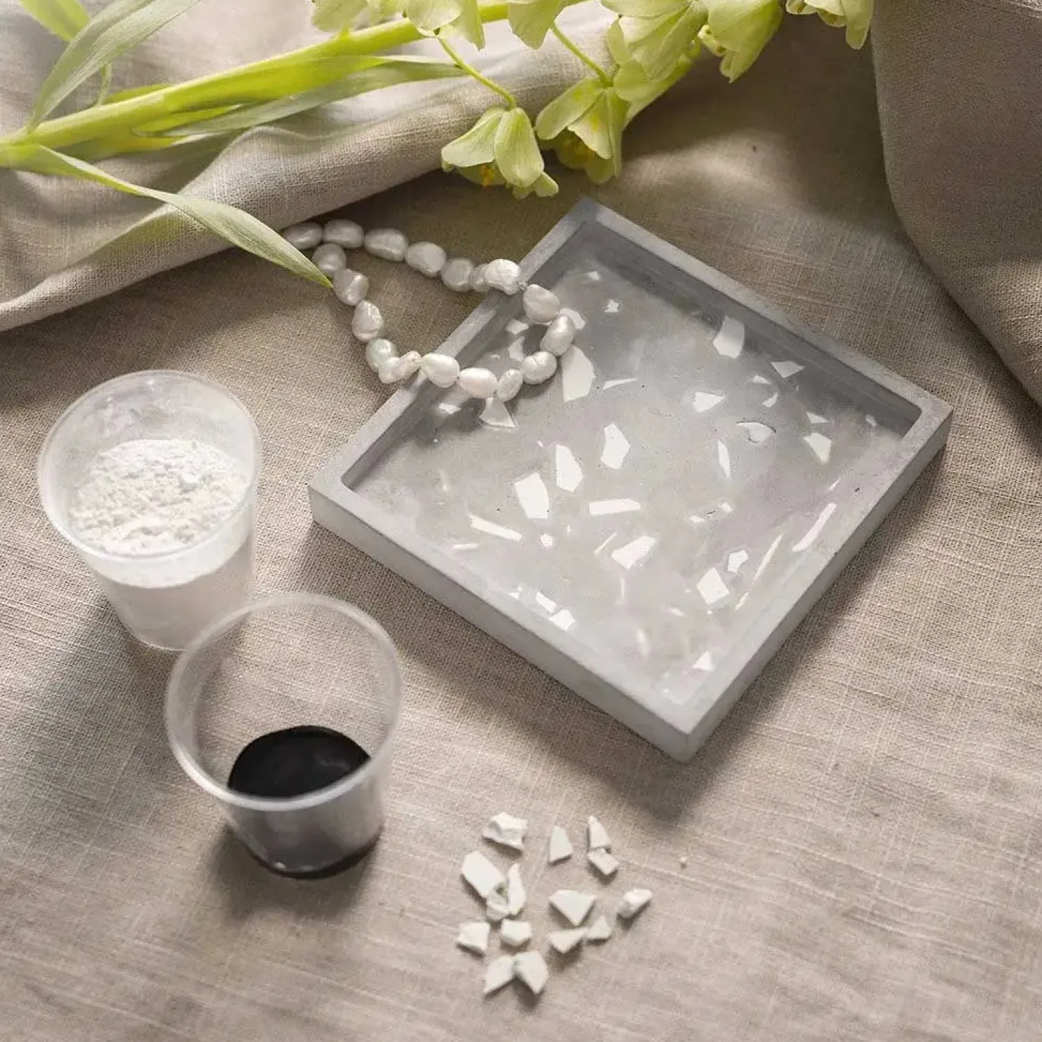 - DIY Kit Resin Støbning, sort, hvid, Firkantet bakke med terrazzo, 1 pk.^Creativ Company Online