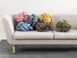 pude - Knot pude i gul*Design House Stockholm Online