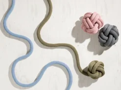 pude - Knot pude i gul*Design House Stockholm Online