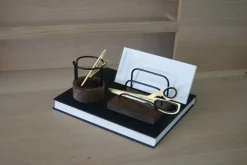 - Brass Dock - Tabletholder - Valnød/Sort^Dot Aarhus Hot