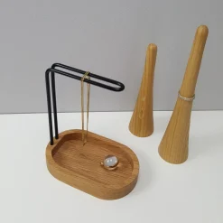 - Hang On - Smykkeholder - Eg/Sort^Dot Aarhus Online