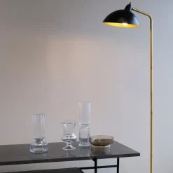- Futura Antik Brass Floor gulvlampe Sort og mørk messing^Dyberg Larsen Best
