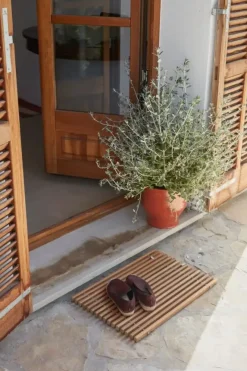 Fritz Hansen - Baderumsmåtte i Teaktræ - 58x40 cm*​​​​​​​Fritz Hansen Sale