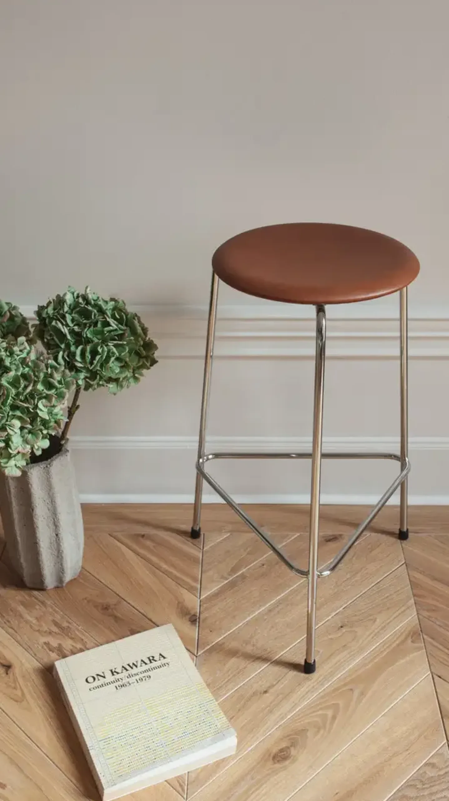 - Barstol - High Dot™ Counter stool 3-legs*Fritz Hansen Best