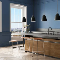 - Barstol - High Dot™ Counter stool 4-legs - Læder Walnut og krom stel*Fritz Hansen Discount