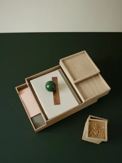 Fritz Hansen - Brevbakke - Nomad - 24 x 32 cm - Eg^​​​​​​​Fritz Hansen Online