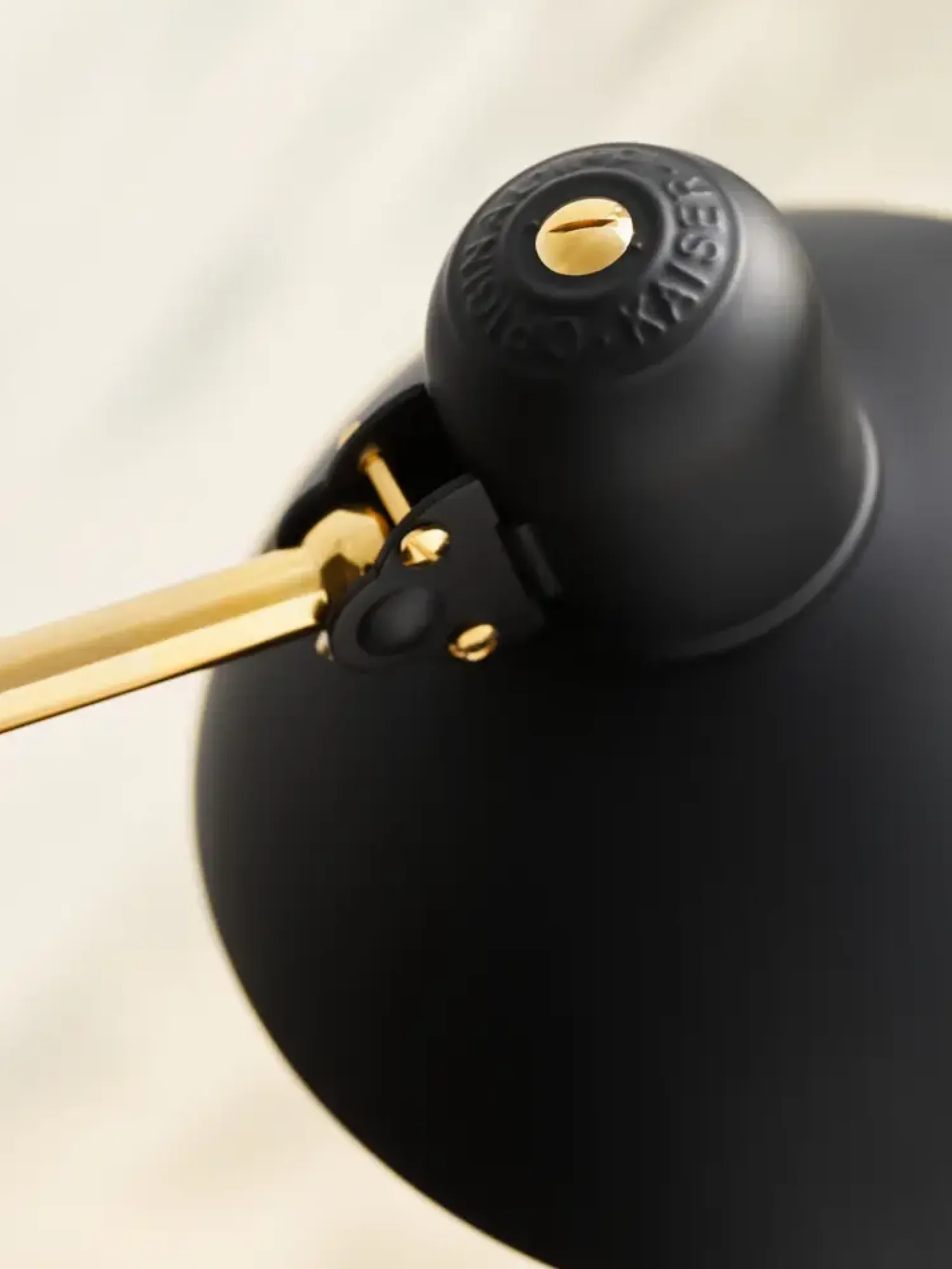 - Kaiser Idell 6580-F - Gulvlampe - Mat sort - Messing*Fritz Hansen New