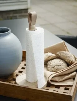 Fritz Hansen - Køkkenrulleholder - Norr - Eg*​​​​​​​Fritz Hansen Online