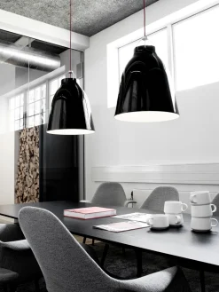 - Loftlampe - Caravaggio - Sort - P3 Large - Rød ledning 6m^Fritz Hansen Outlet