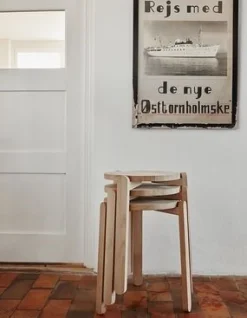 Fritz Hansen - Nomad taburet - Eg^​​​​​​​Fritz Hansen Hot