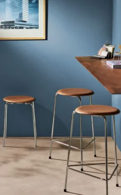 - skammel - Dot™ - Walnut veneer/chromed base*Fritz Hansen New