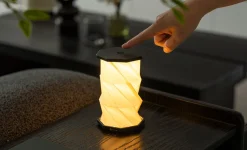 - Hexagon Twist Bordlampe - Mini - Slate Black - H14 cm*Gingko Hot