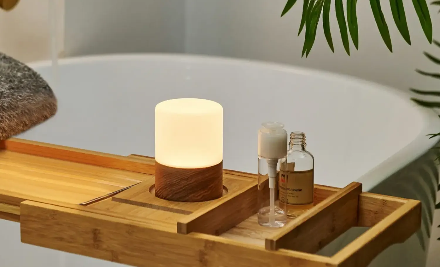 - Lemelia Light - Walnut - Large*Gingko