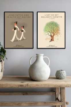 - "Hvad fatter gør" Plakat i ramme - 40x50*H. C. Andersen Original Outlet