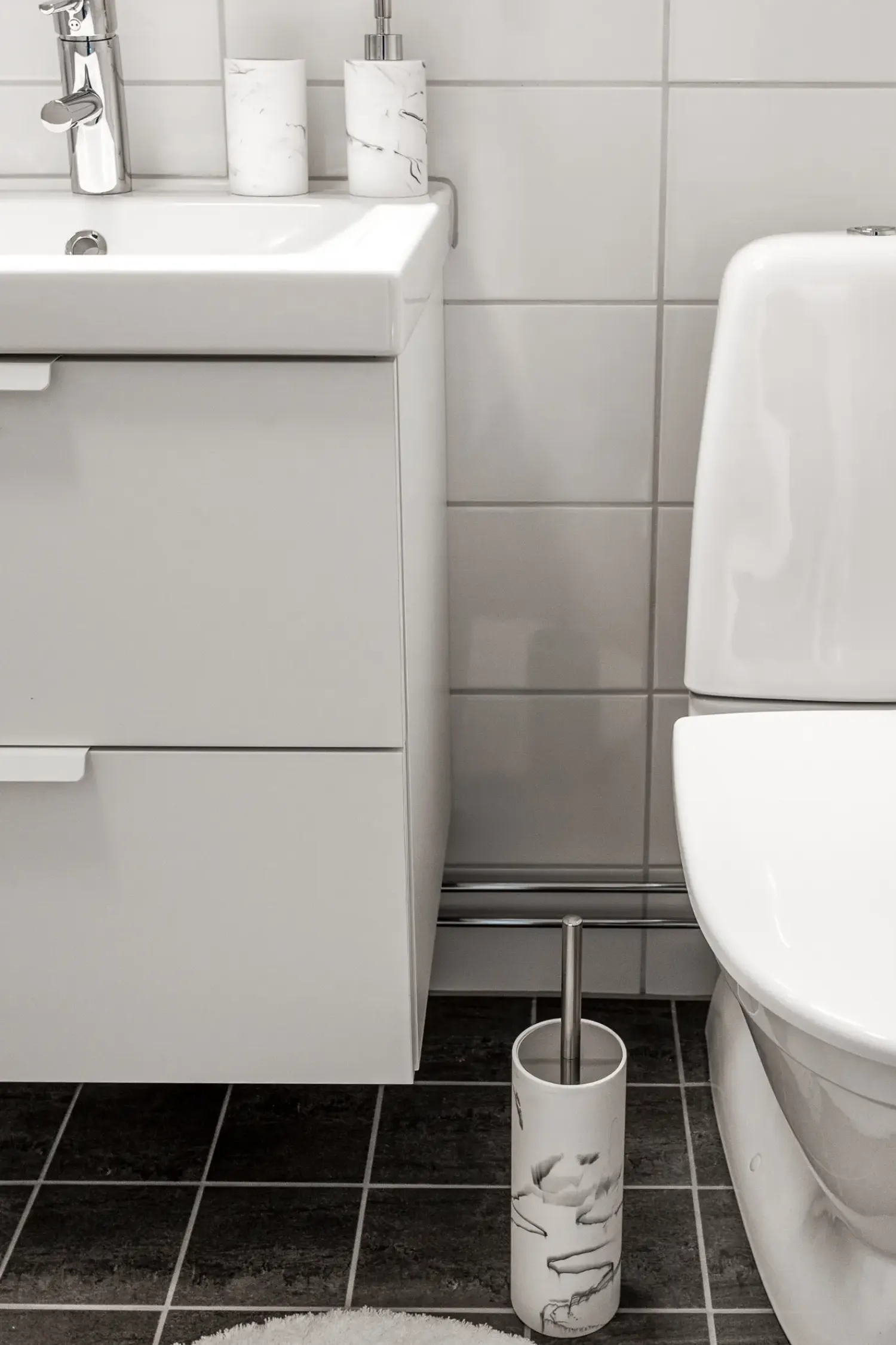 - Toiletpapirholder - Marble/Marmor - H: 67 cm^Habo Online