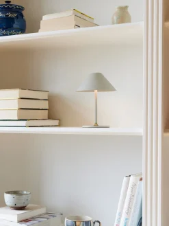 Halo Design - Bordlampe (ude eller inde) - Hygge - Lys grå^Halo Design Copenhagen Best