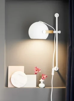 Halo Design - D.C Væglampe Ø18 - Hvid/Eg^Halo Design Copenhagen Discount