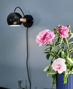 Halo Design - D.C Væglampe Ø12 - Sort/Eg*Halo Design Copenhagen