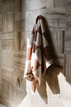 - Badehåndklæde - Check - Cappuccino/Brun - 70 x 136 cm*Hay Clearance