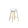 - Barstol - AAS 32 - About A Stool - Hvid 2.0 - Ben: lakeret Eg - Lav model, H65*Hay Clearance