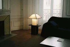 - Bordlampe - Ava Pyramid - Sort/Hvid - H50 cm^Hay Best