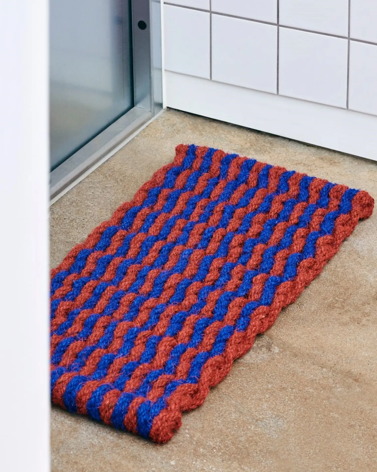 - Coco dørmåtte - Stripe Wave - Brown & Navy - 40x80 cm*Hay Online