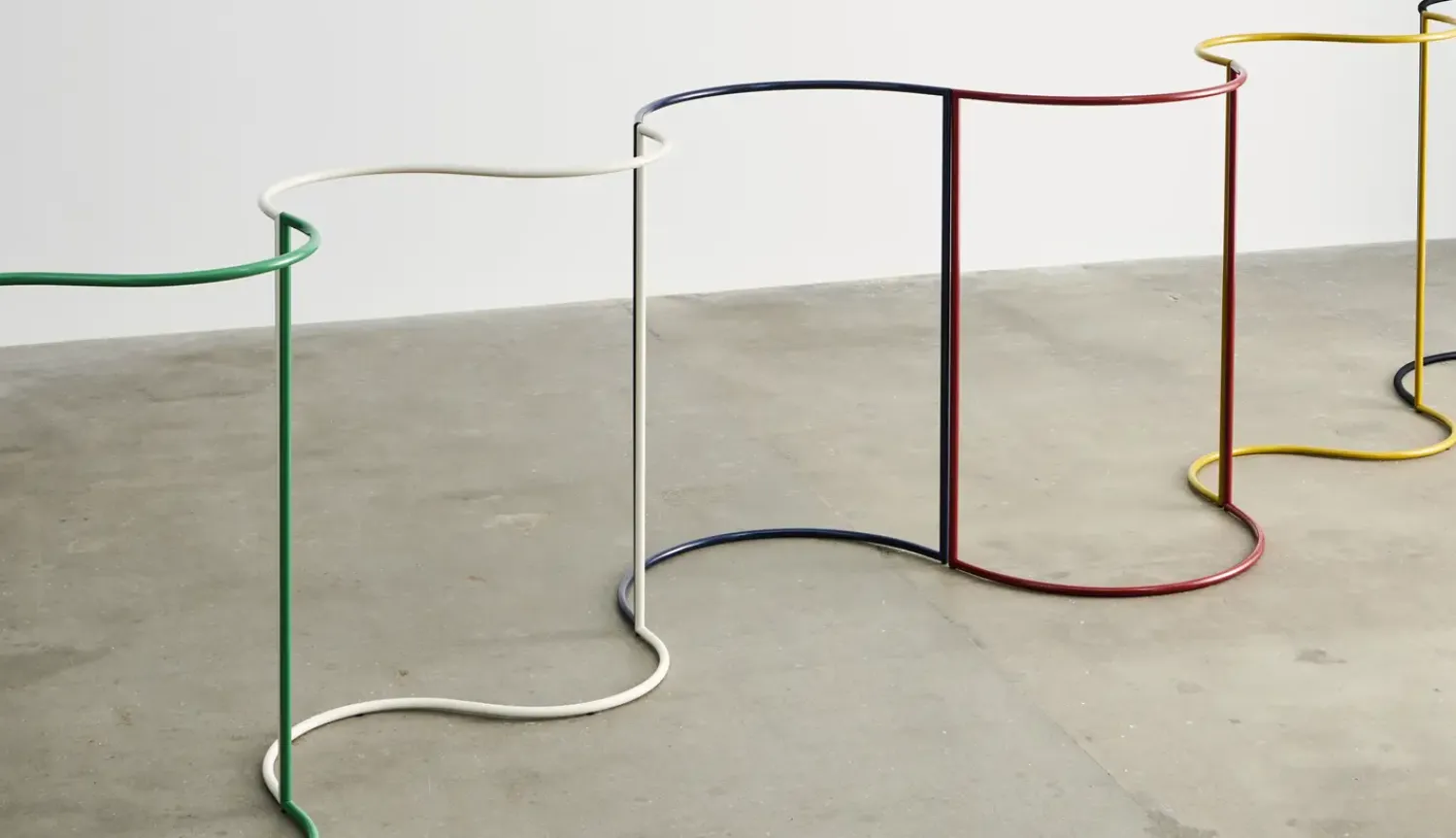 - garderobestativ - Colour Rack - S-Shape - Eggshell / creme hvid^Hay New