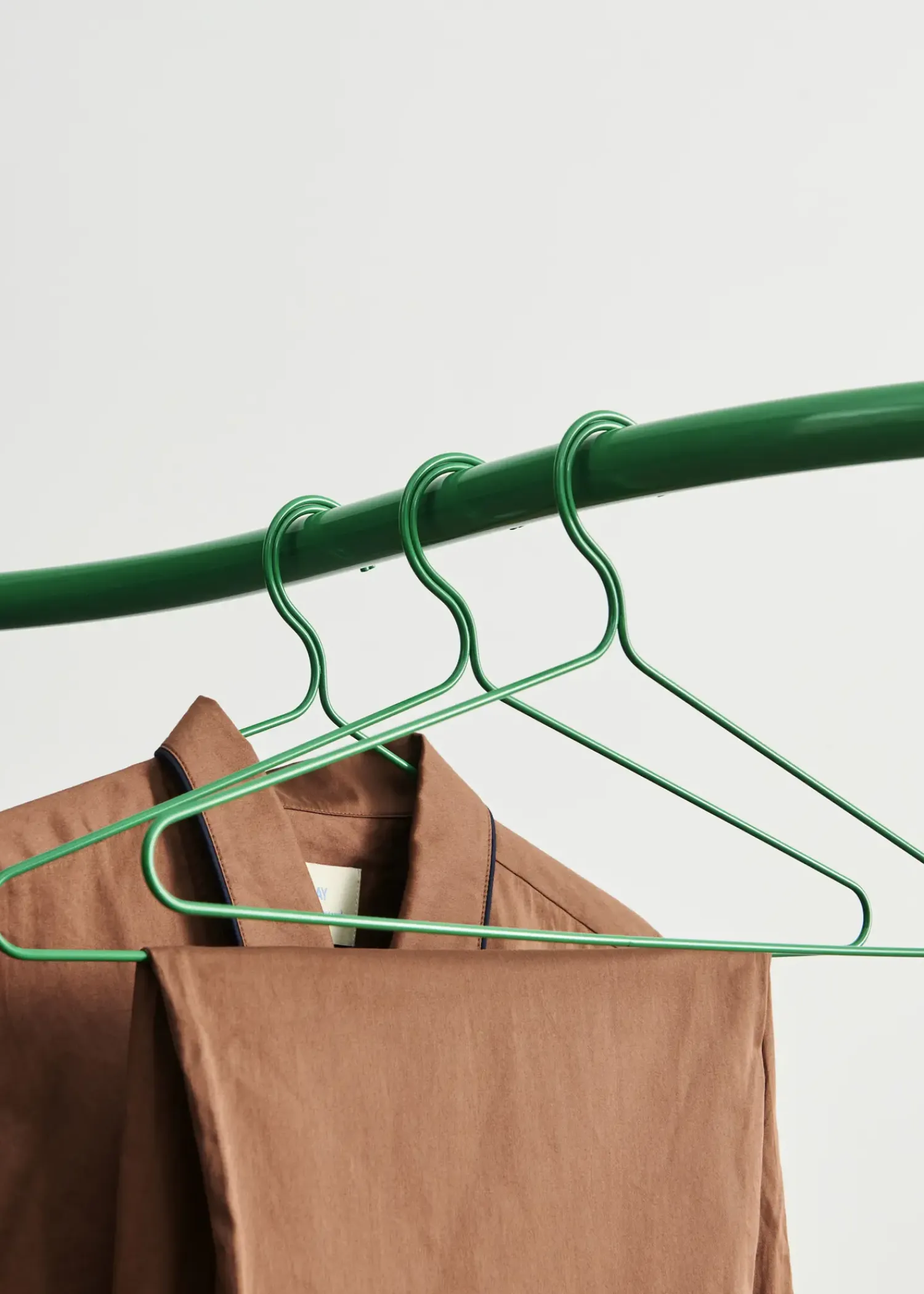 - garderobestativ - Colour Rack - S-Shape - Eggshell / creme hvid^Hay New